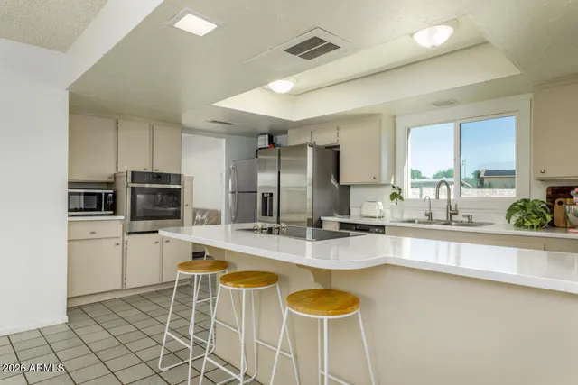 $385,000 | 3222 West Hearn Road, Phoenix, AZ 85053