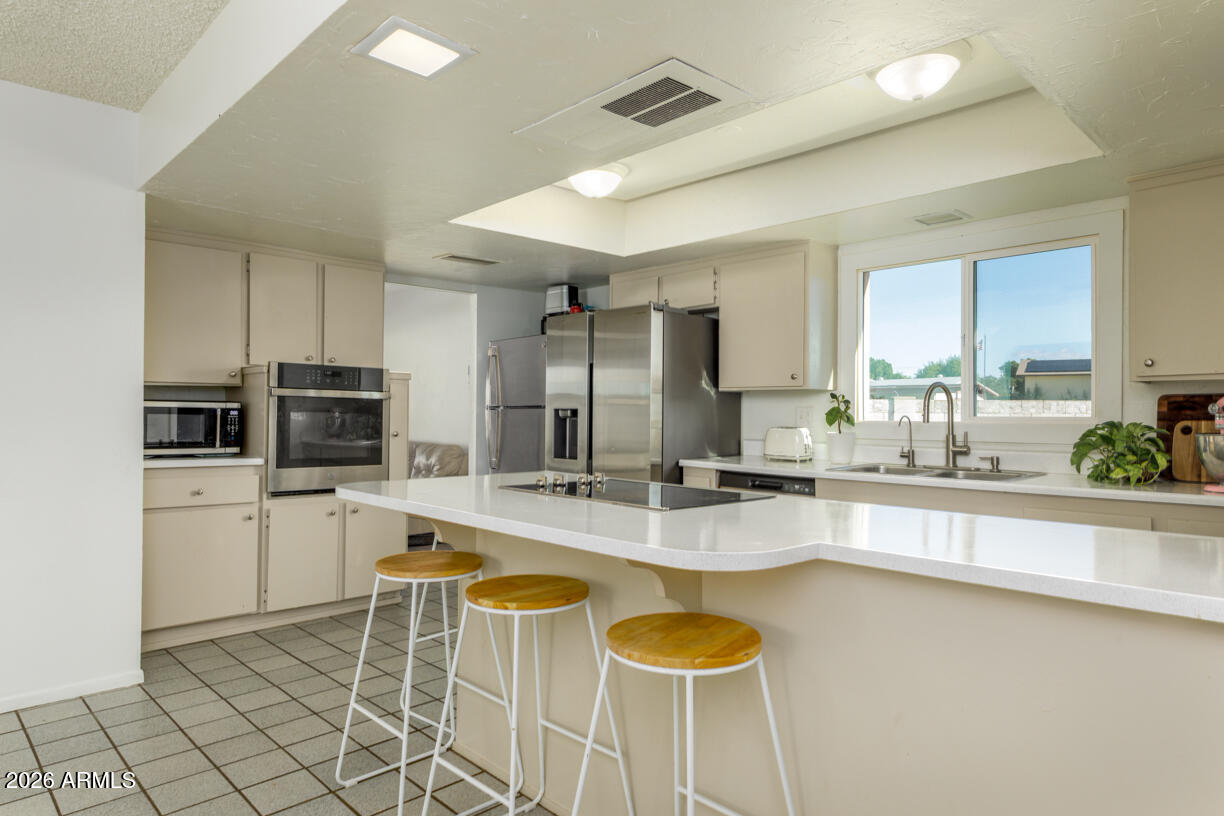 3222 West Hearn Road Phoenix, AZ 85053 - Photo 6 of 23 Kitchen