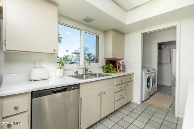 $385,000 | 3222 West Hearn Road, Phoenix, AZ 85053