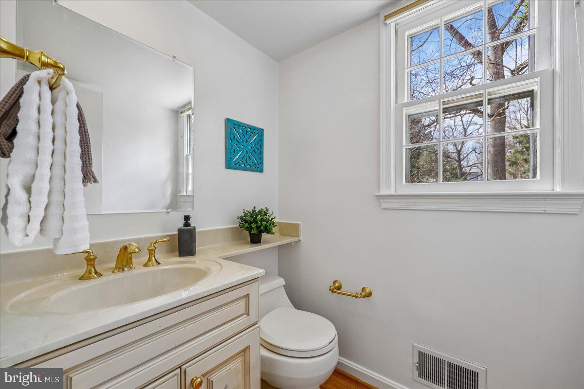 15012 Redgate Drive Silver Spring, MD 20905 - Photo 18 of 53 Powder Room