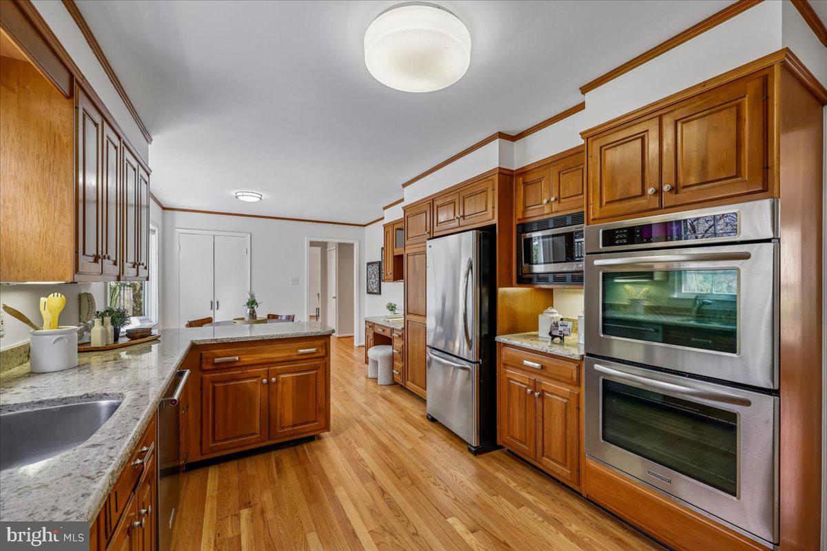 15012 Redgate Drive Silver Spring, MD 20905 - Photo 8 of 53 Stainless Steel Appliances + a Double Oven