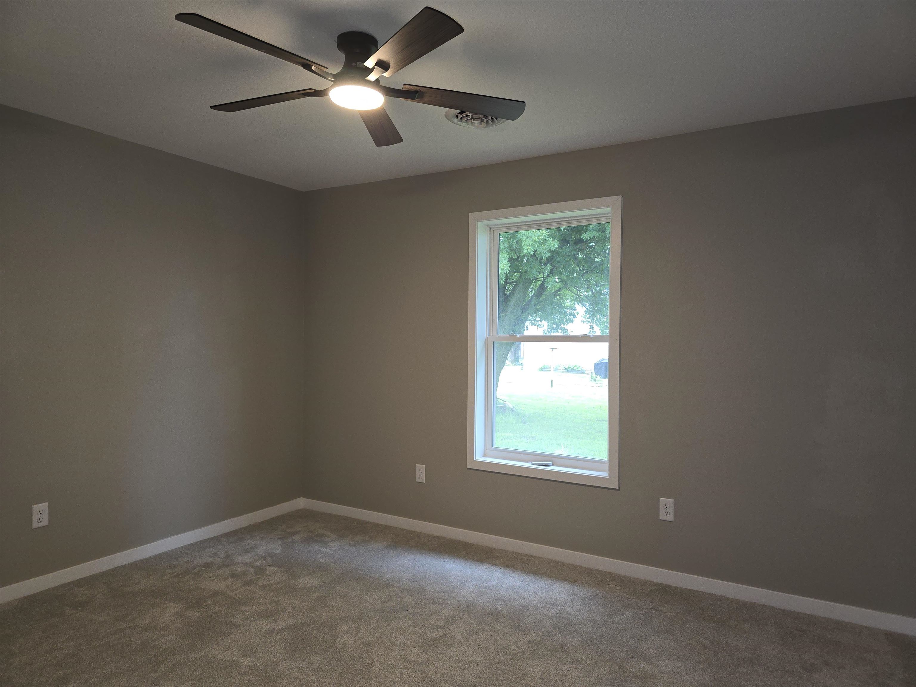 1005 Augusta Road Carthage, IL 62321 - Photo 12 of 20