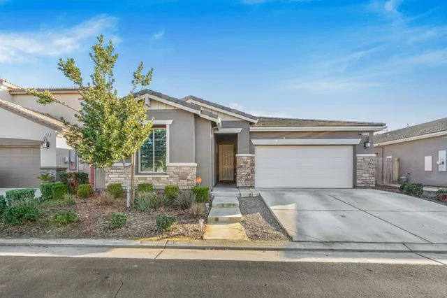 $460,000 | 3864 Jesse Lane, Clovis, CA 93619