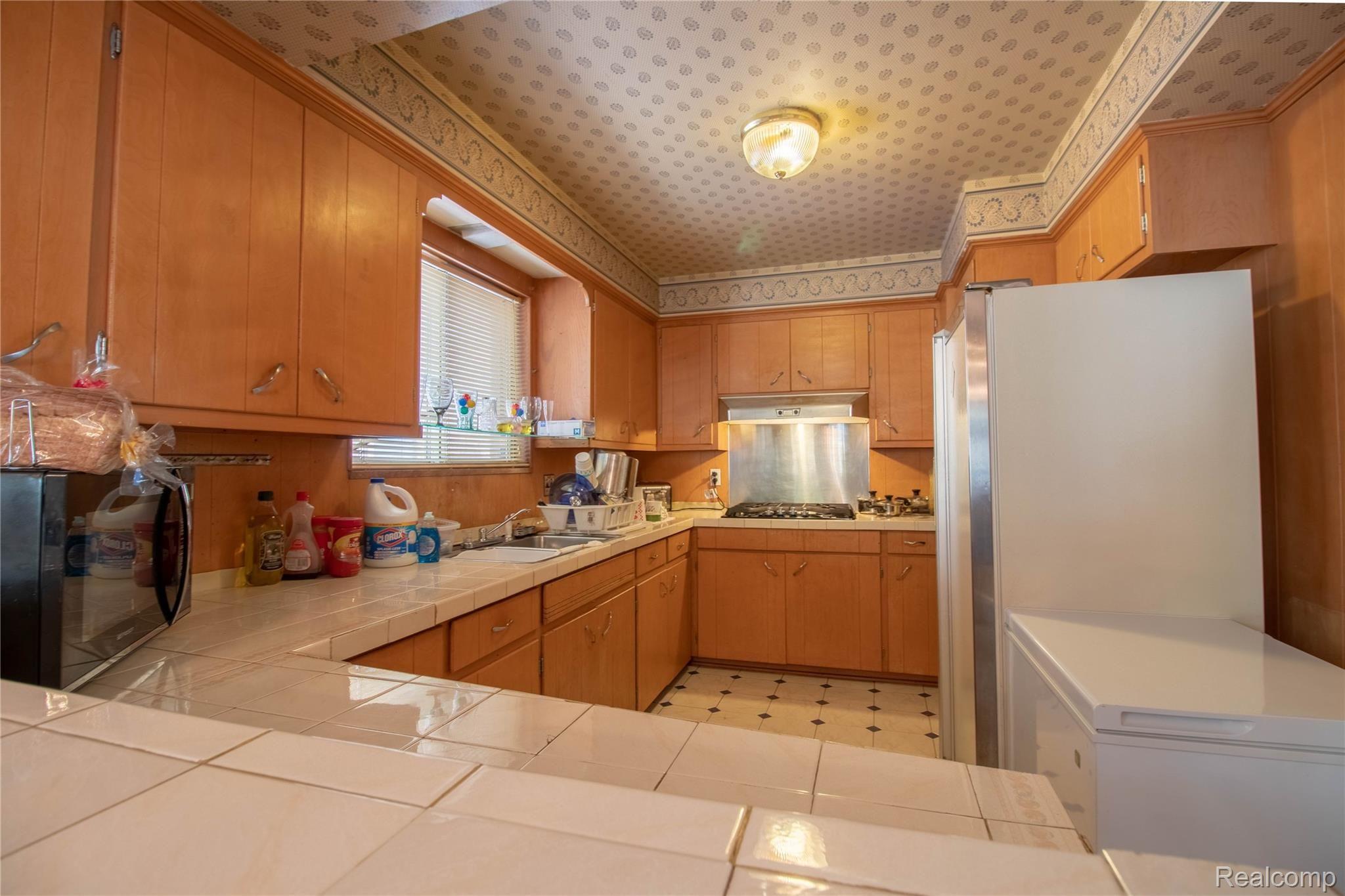 4262 Harvard Road Detroit, MI 48224 - Photo 7 of 19 9.Kitchen