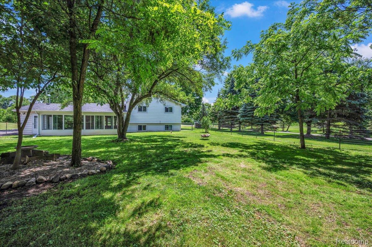 3157 North Irish Road Davison, MI 48423 - Photo 13 of 59 8 0.jpg