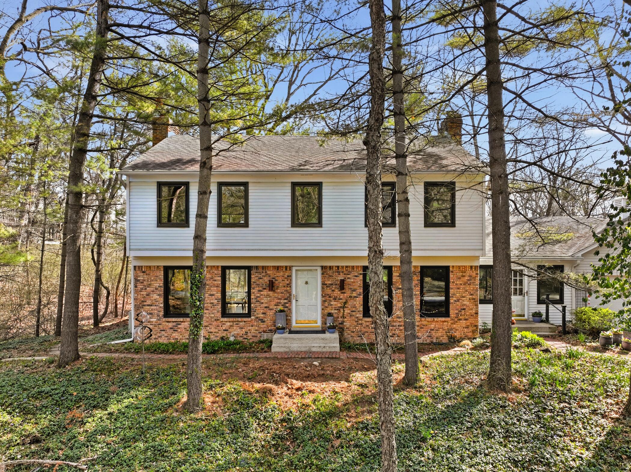 20 Crest Drive Dune Acres, IN 46304 - Photo 1 of 38 2100x1573