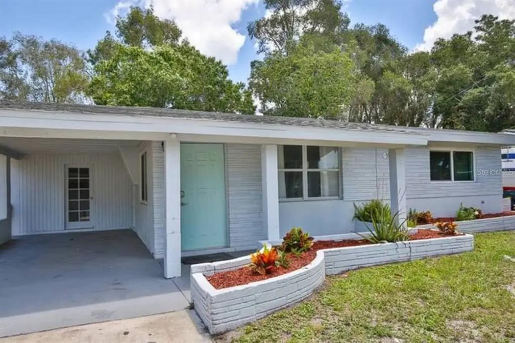 3113 McIntosh Road Sarasota, FL 34232 - Photo 2 of 22 a front view of a house with garden