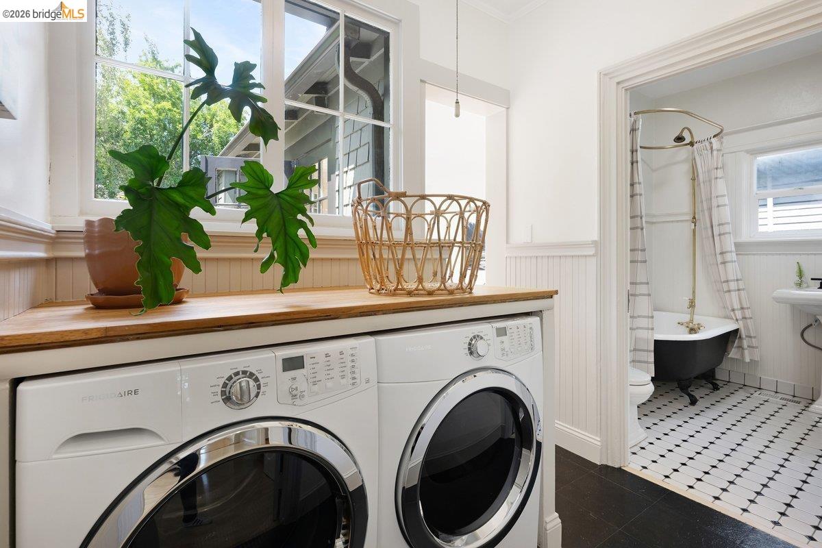 4369 Howe Street Oakland, CA 94611 - Photo 20 of 38 a view of entryway with washer and dryer