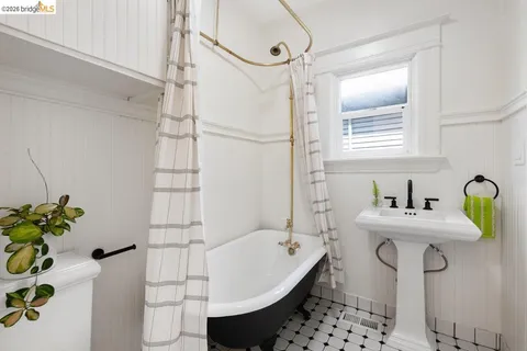 $845,000 | 4369 Howe Street, Oakland, CA 94611