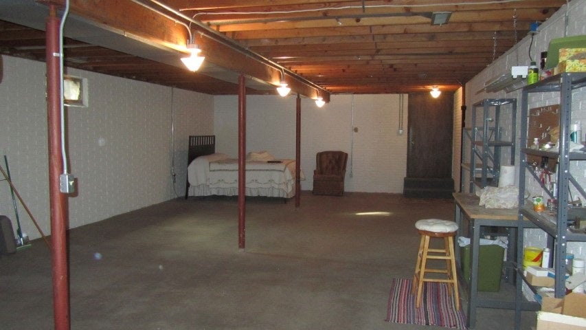 1212 Village Road Iowa City, IA 52240 - Photo 18 of 25 Gallery Image 18