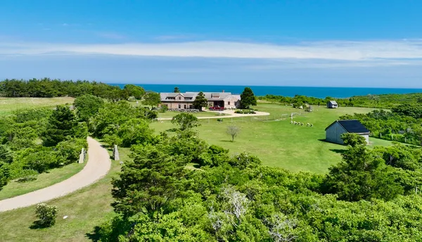 $12,500,000 | 18 Spruce Gate Road, Chilmark, MA 02535