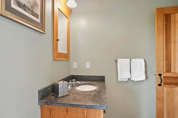 $12,500,000 | 18 Spruce Gate Road, Chilmark, MA 02535