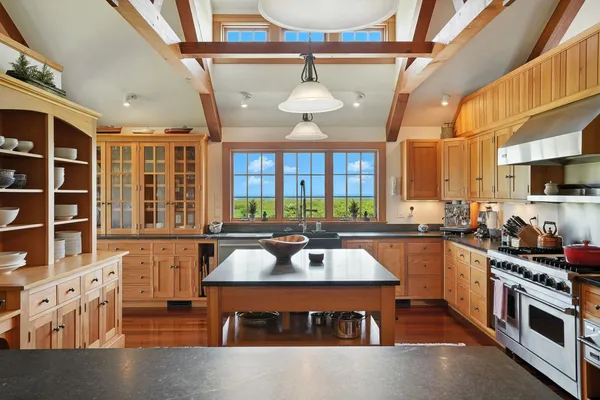 $12,500,000 | 18 Spruce Gate Road, Chilmark, MA 02535