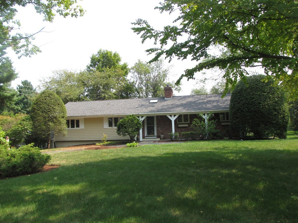 17 Meadowbrook Road Dover, MA 02030 - Photo 1 of 9 Gallery Image 1