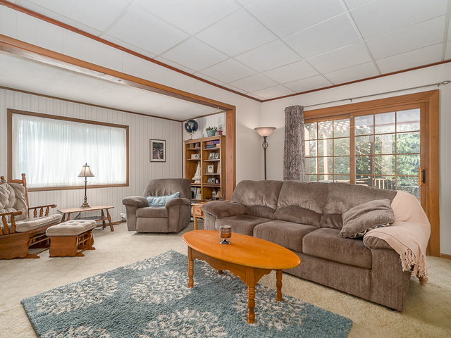 17447 West 2000N Road Reddick, IL 60961 - Photo 15 of 37 a living room with furniture and a large window