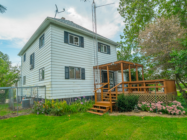 17447 West 2000N Road Reddick, IL 60961 - Photo 26 of 37 a front view of a house with garden