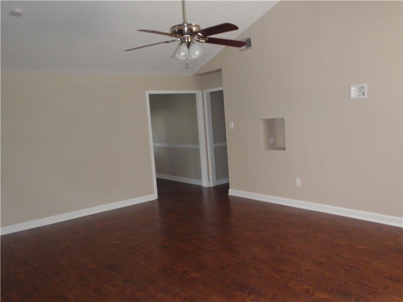 210 Devon Road Laplace, LA 70068 - Photo 4 of 18 Gallery Image 4