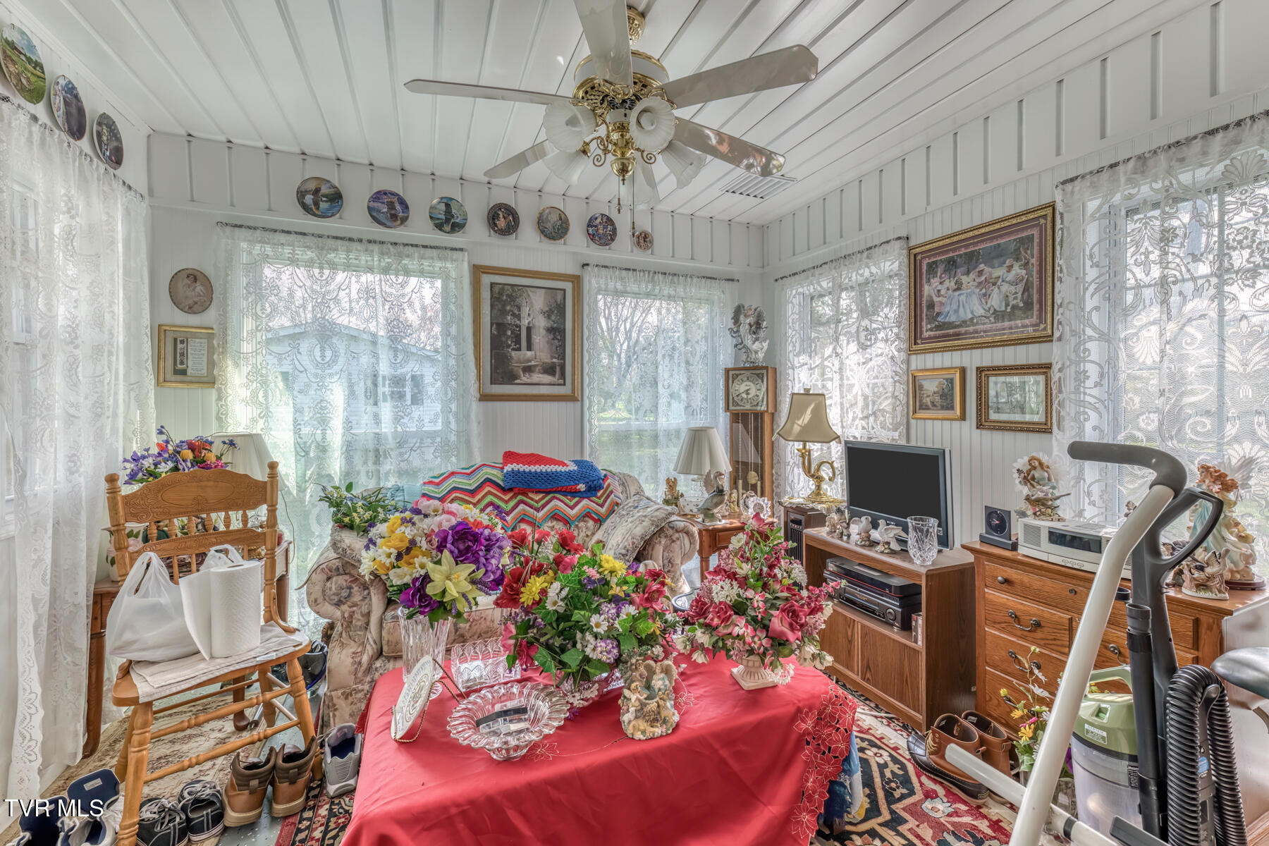 633 Old Airport Road Bristol, VA 24201 - Photo 20 of 34 633 Old Airport Rd-11