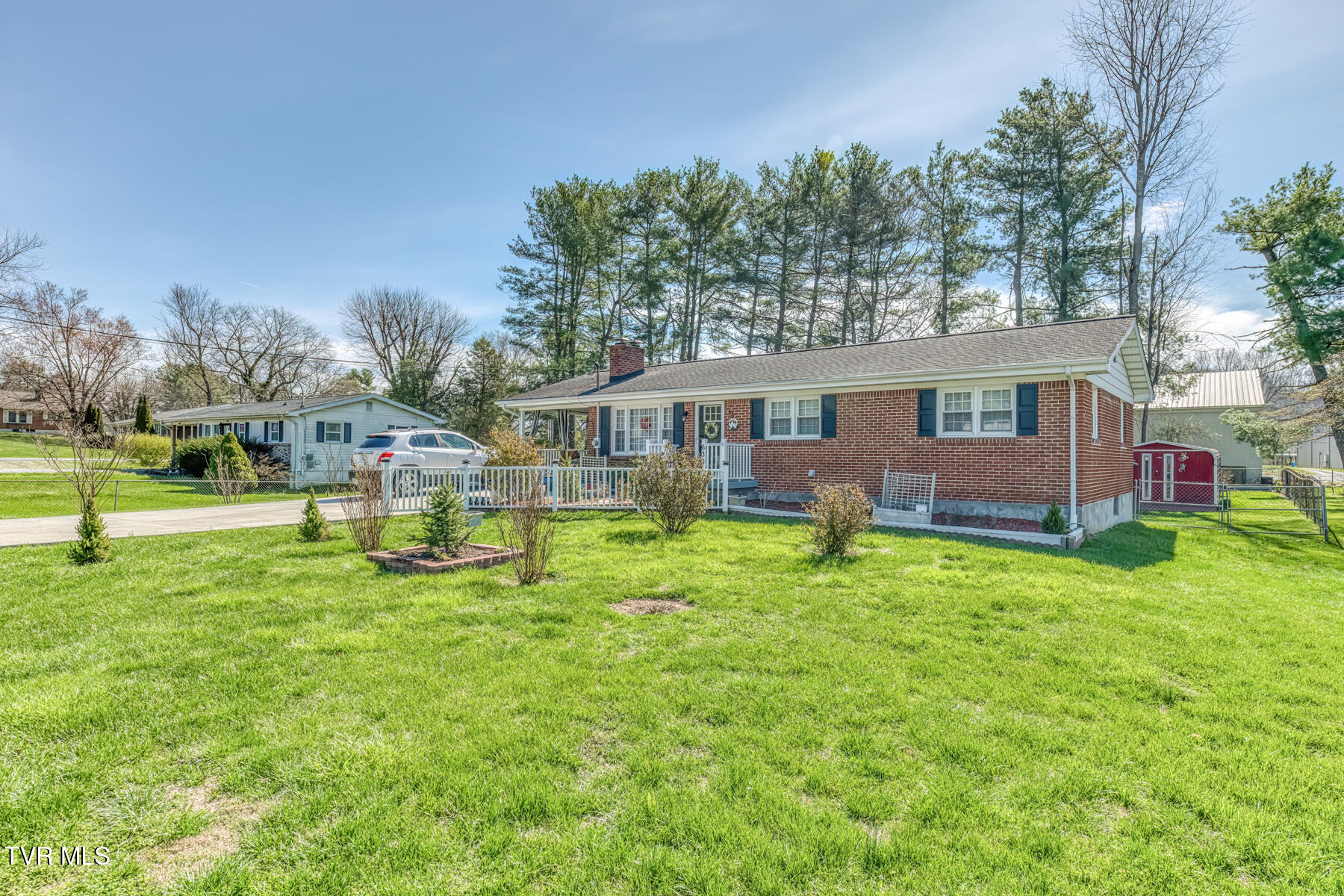 633 Old Airport Road Bristol, VA 24201 - Photo 2 of 34 633 Old Airport Rd-34