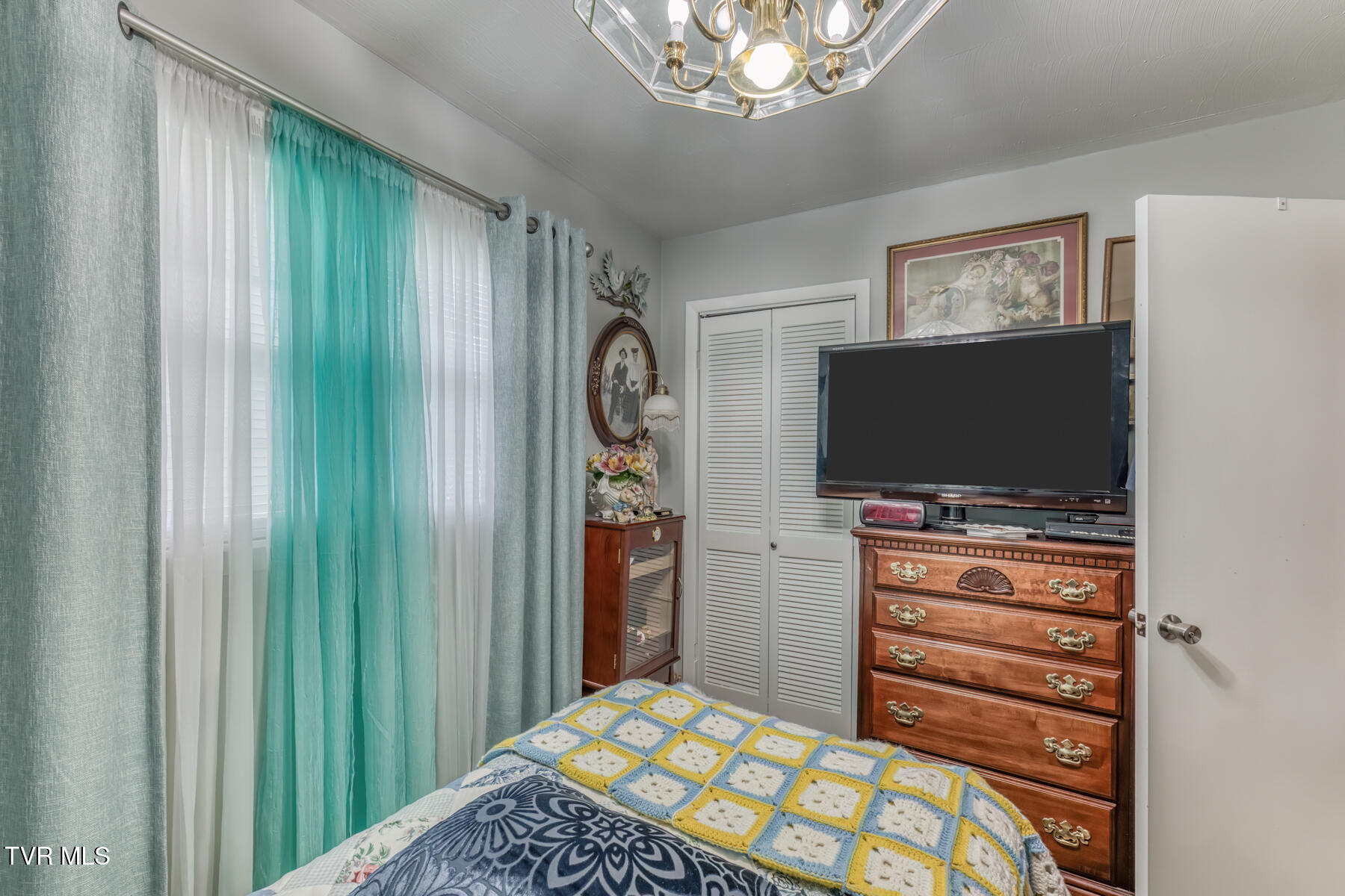 633 Old Airport Road Bristol, VA 24201 - Photo 23 of 34 633 Old Airport Rd-14