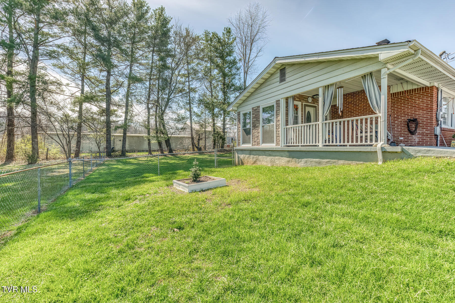 633 Old Airport Road Bristol, VA 24201 - Photo 5 of 34 633 Old Airport Rd-28