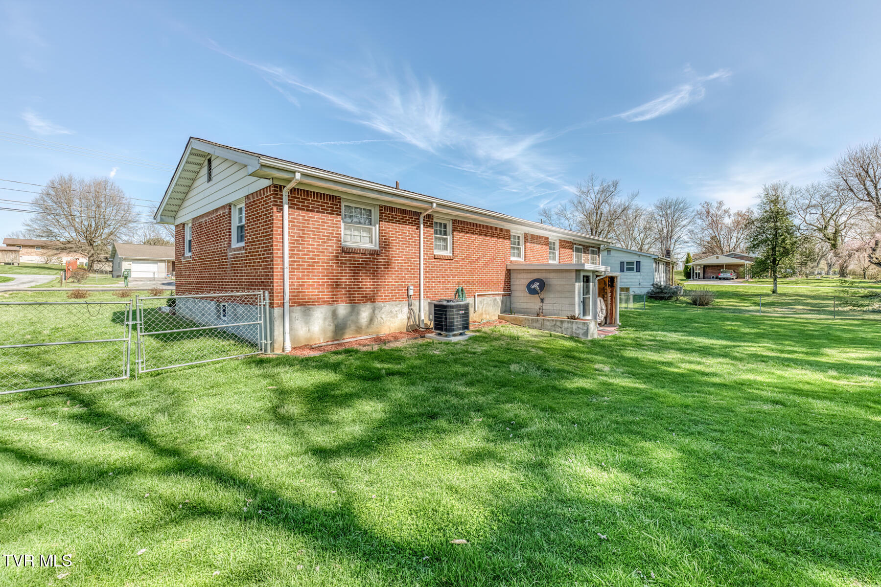 633 Old Airport Road Bristol, VA 24201 - Photo 9 of 34 633 Old Airport Rd-33