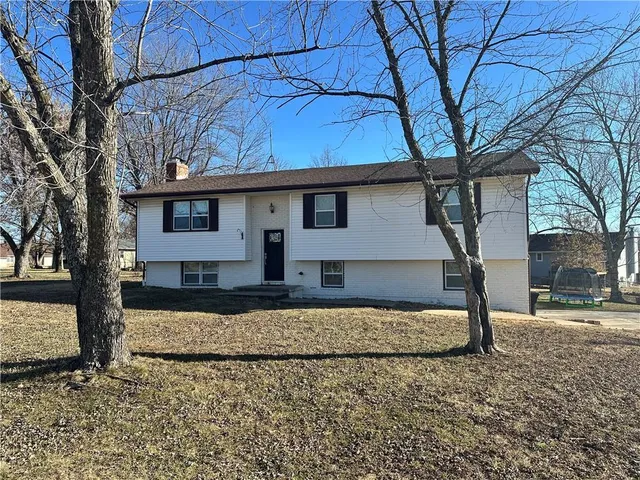 $280,000 | 137 Northeast 1261st Road, Knob Noster, MO 65336