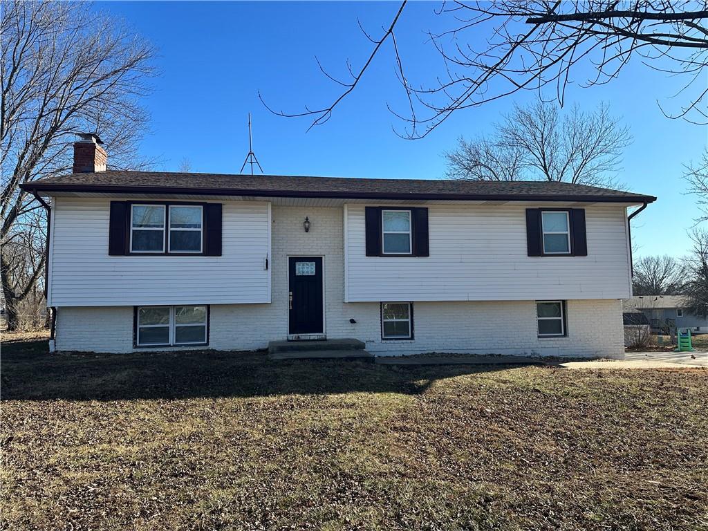 137 Northeast 1261st Road Knob Noster, MO 65336 - Photo 2 of 33