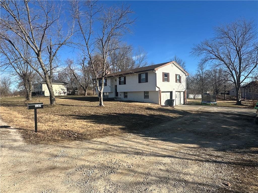 137 Northeast 1261st Road Knob Noster, MO 65336 - Photo 3 of 33