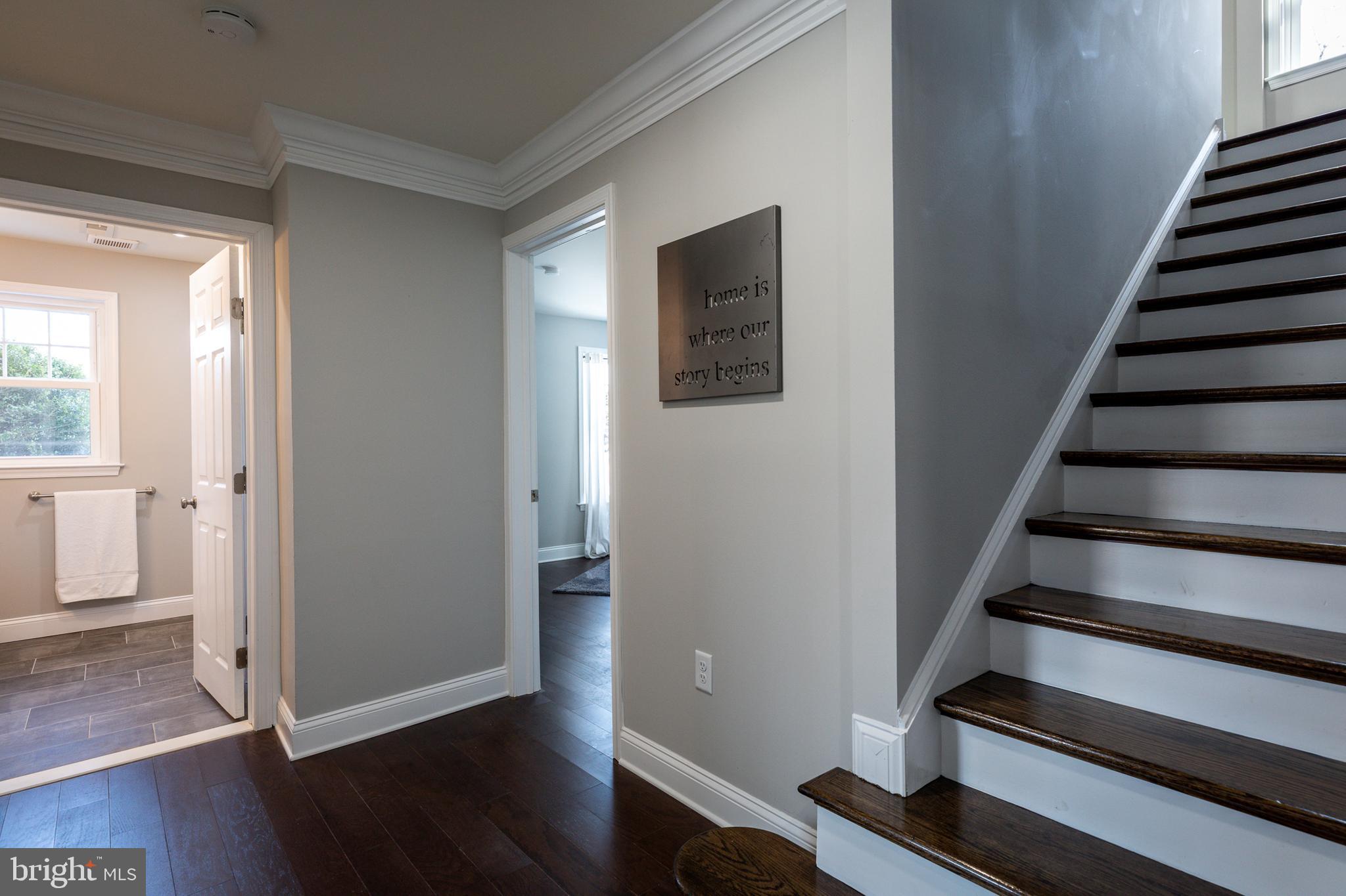 2012 Makefield Road Yardley, PA 19067 - Photo 15 of 34 Main Level Hall