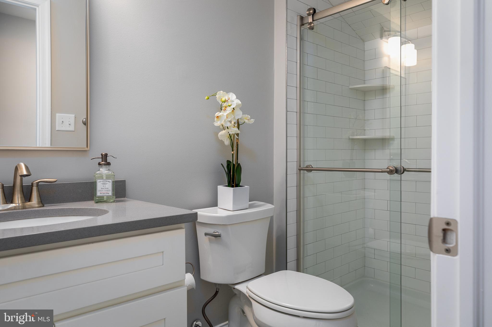 2012 Makefield Road Yardley, PA 19067 - Photo 24 of 34 4th Bedroom features a full bath.