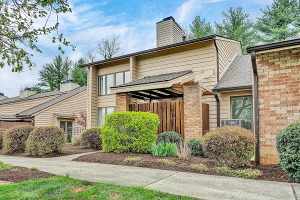 $415,000 | 209 Windward Drive Southwest, Unit 209, Roanoke, VA 24018