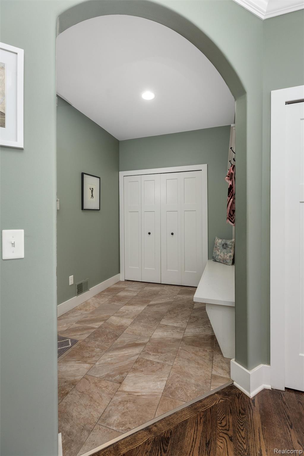 1016 West Snell Road Rochester, MI 48306 - Photo 7 of 35 08-4790 Catalina Dr 0007.jpg