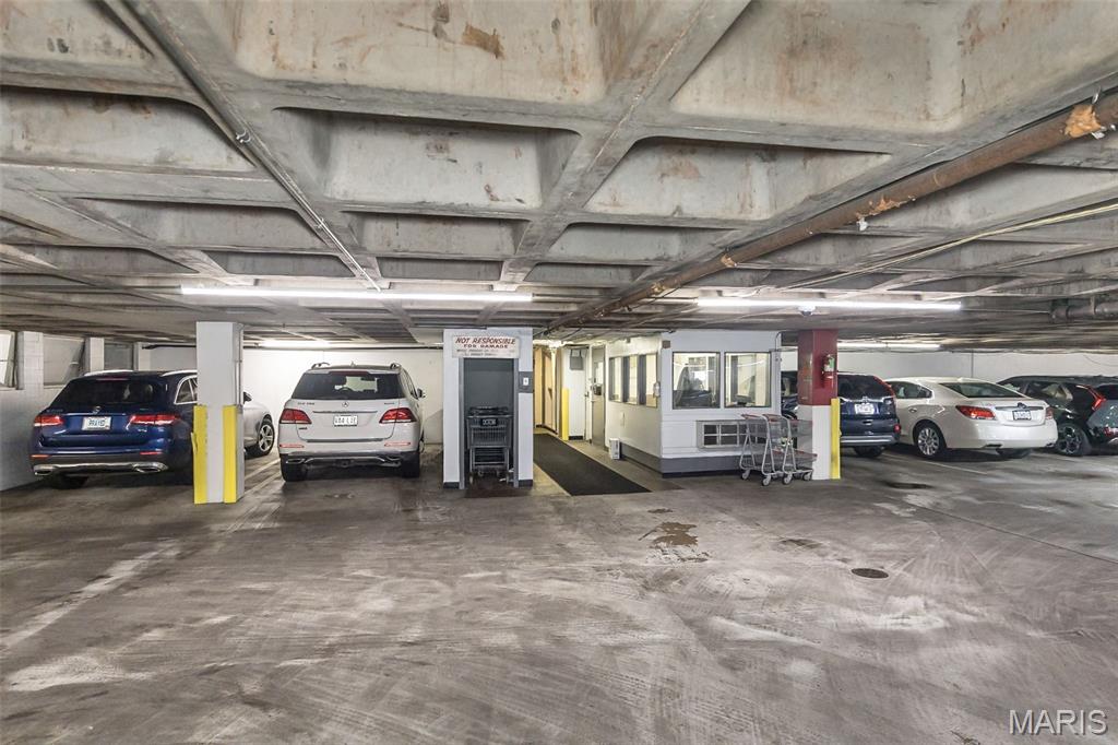 900 South Hanley Road, Unit 5C St. Louis, MO 63105 - Photo 27 of 33