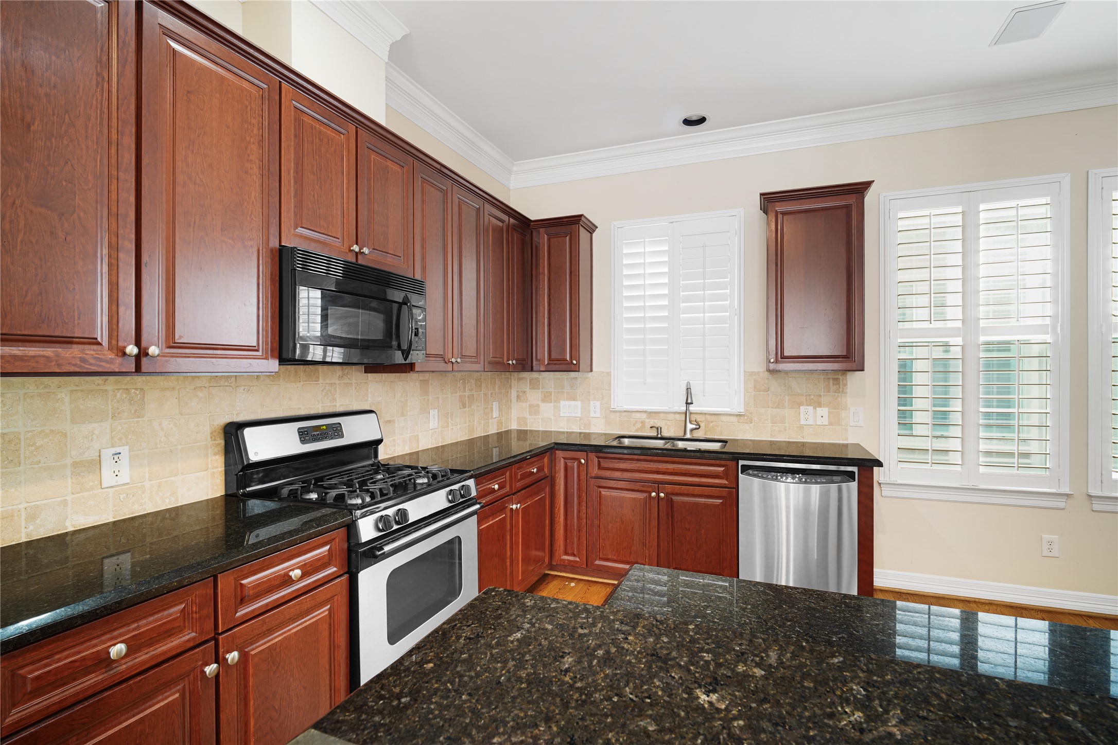 2150 Bancroft Lane Houston, TX 77027 - Photo 7 of 19