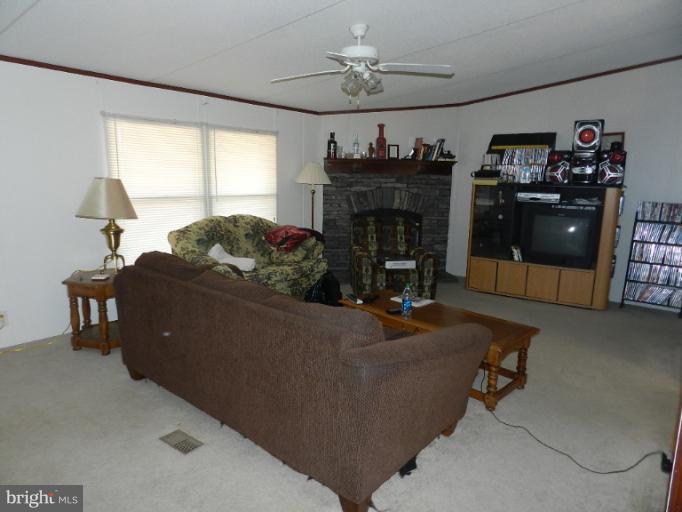 14372 Dry Bridge Road Ruther Glen, VA 22546 - Photo 8 of 19 Family Room
