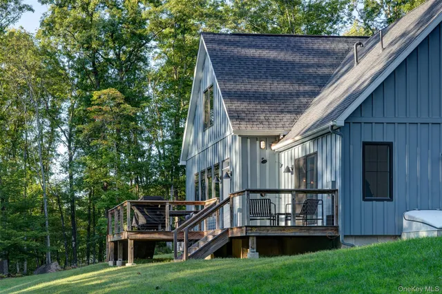 a view of an house with backyard space and deck