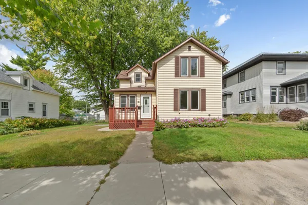 $180,000 | 1526 North 4th Street, Mankato, MN 56001
