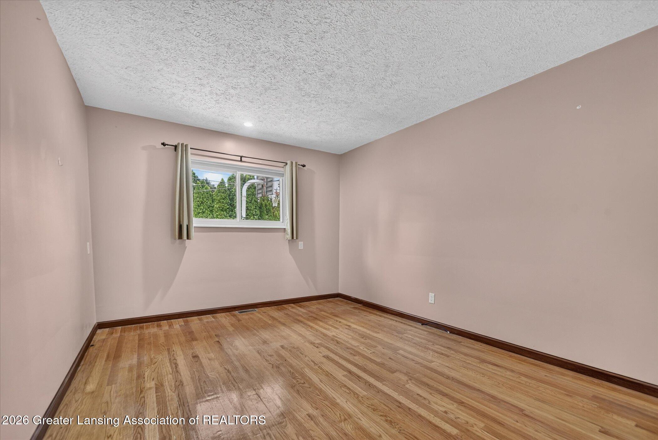 2915 North Cambridge Road Lansing, MI 48911 - Photo 28 of 36 29