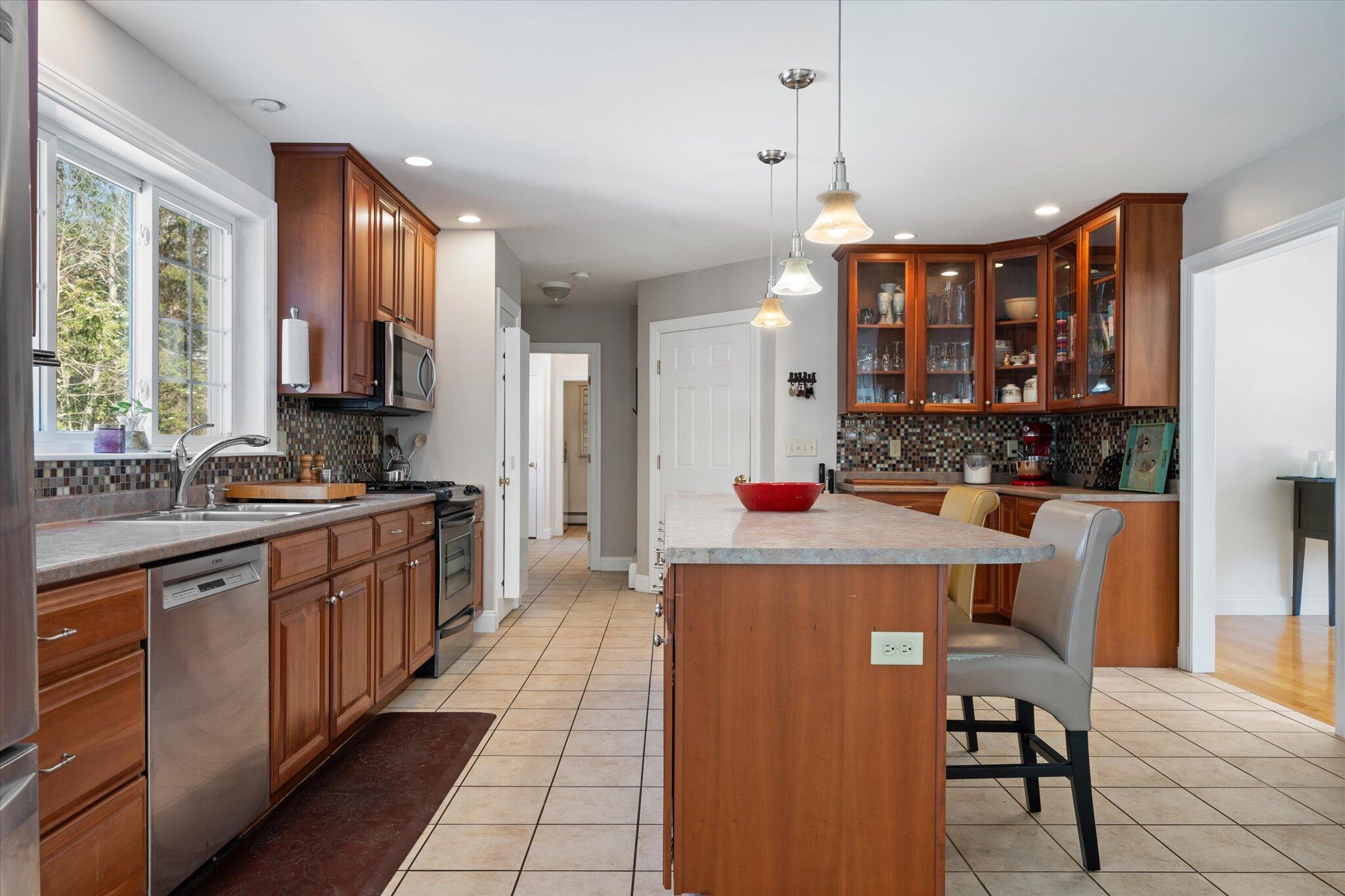 19 Crestview Drive Orono, ME 04473 - Photo 15 of 70 28-Kitchen