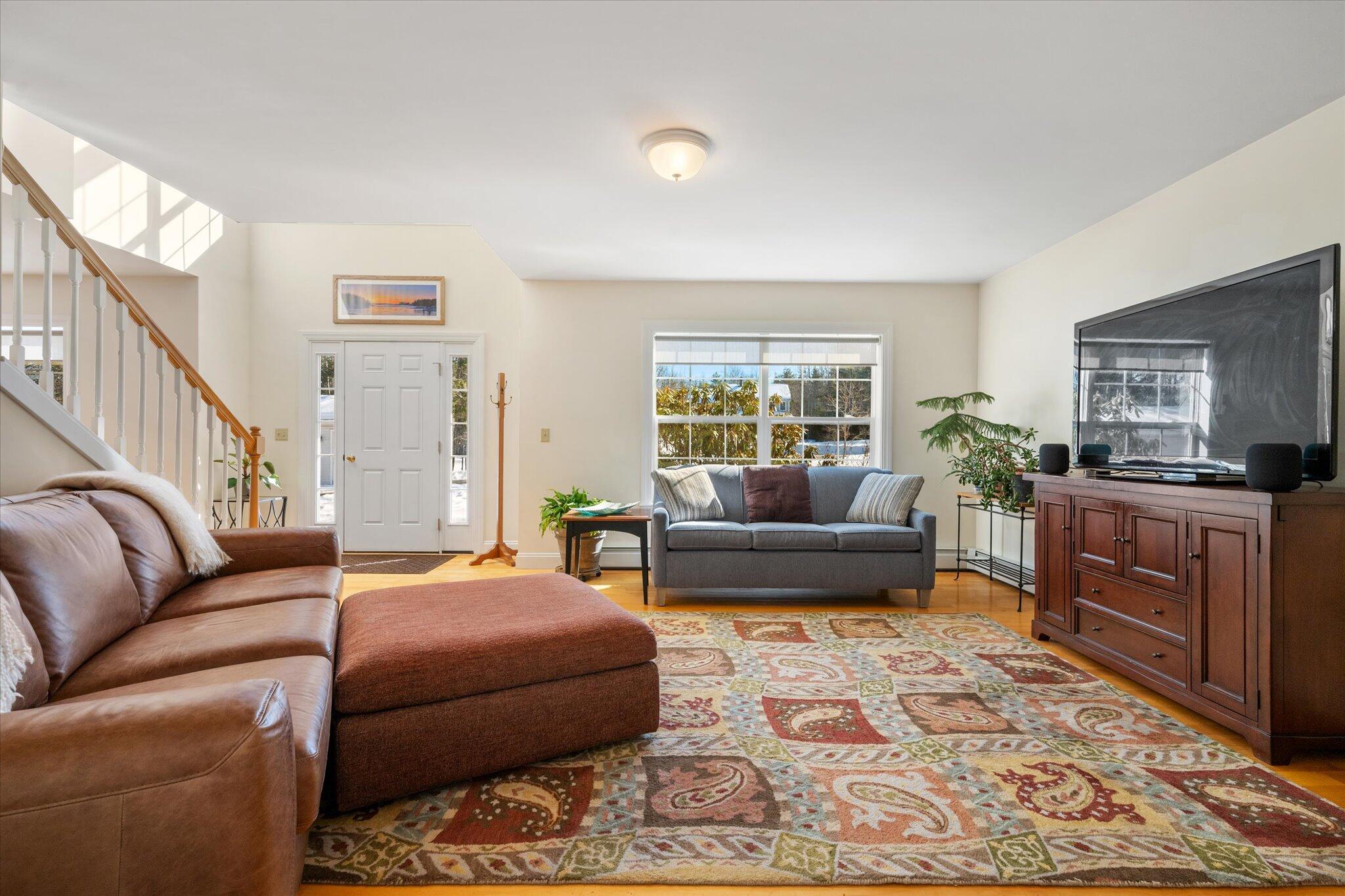 19 Crestview Drive Orono, ME 04473 - Photo 29 of 70 18-Living Room