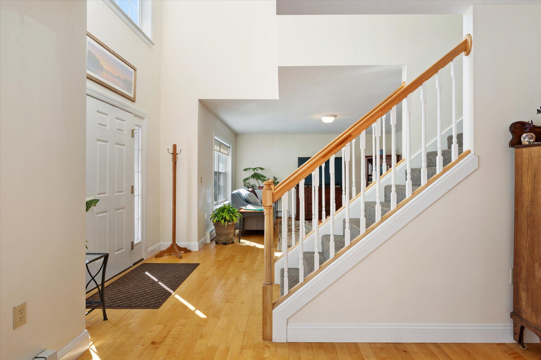 19 Crestview Drive Orono, ME 04473 - Photo 32 of 70 41-Foyer