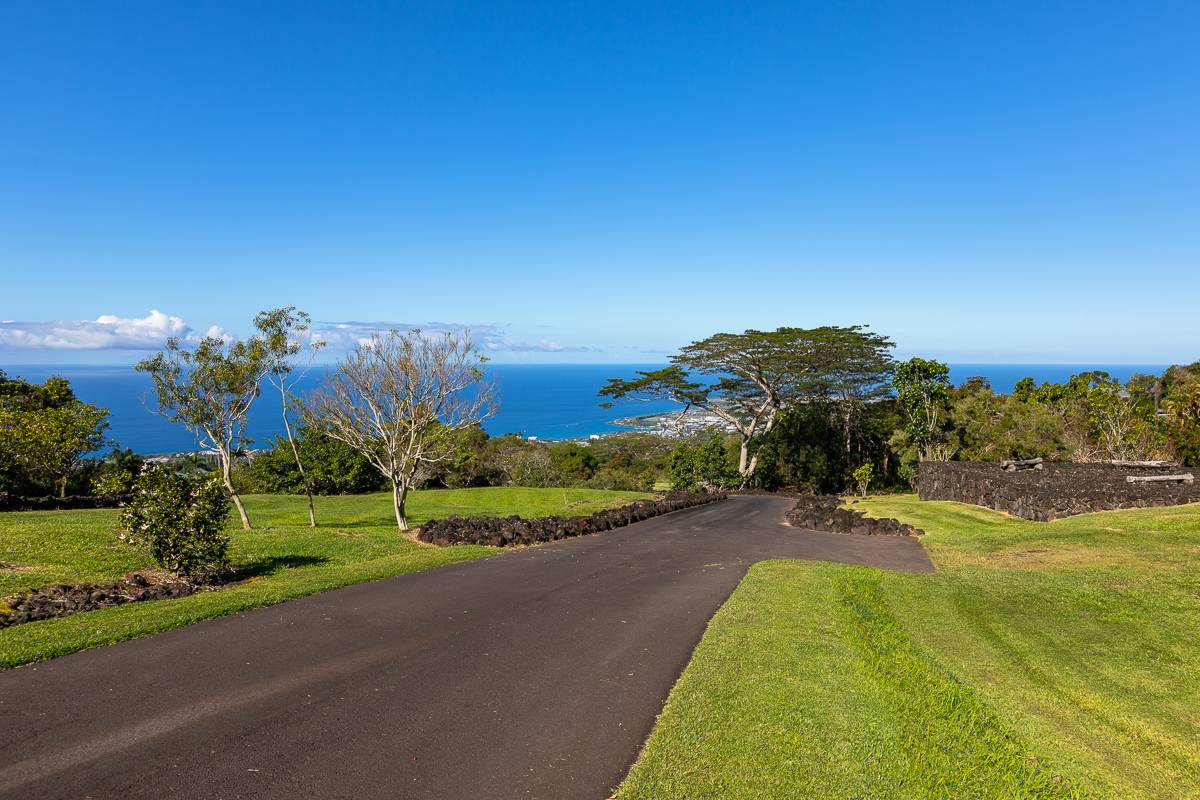 75-5641 Hienaloli Road Holualoa, HI 96725 - Photo 5 of 16 a view of a garden with a building in the background