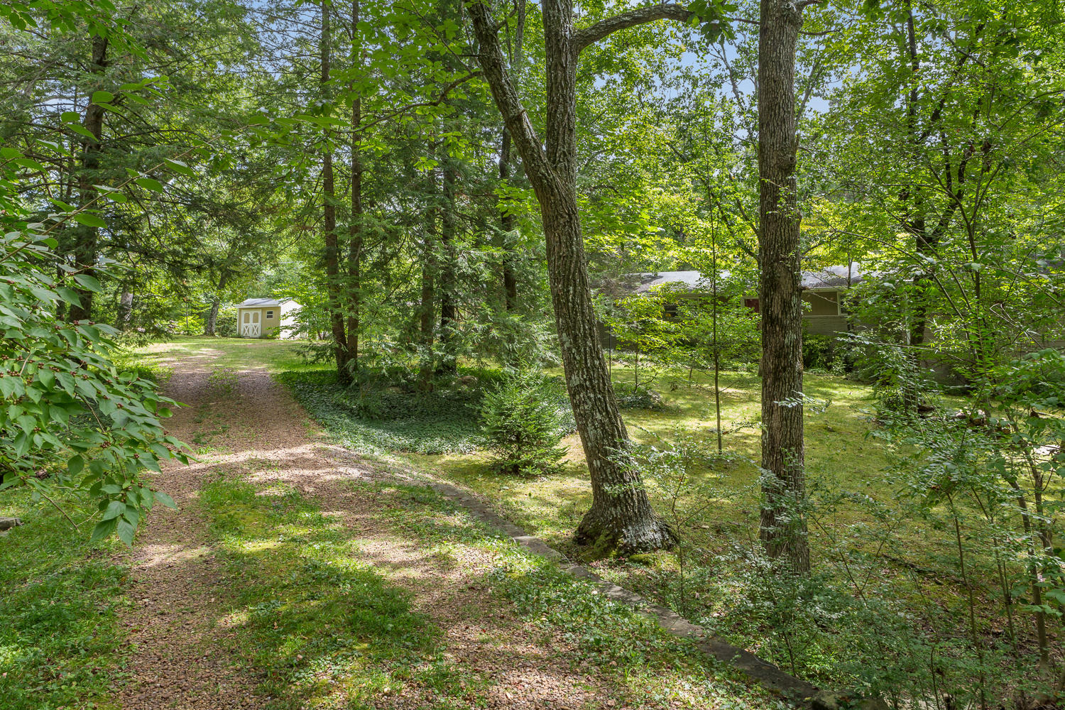 950 Signal Road Signal Mountain, TN 37377 - Photo 5 of 30 950_Signal_Rd_01