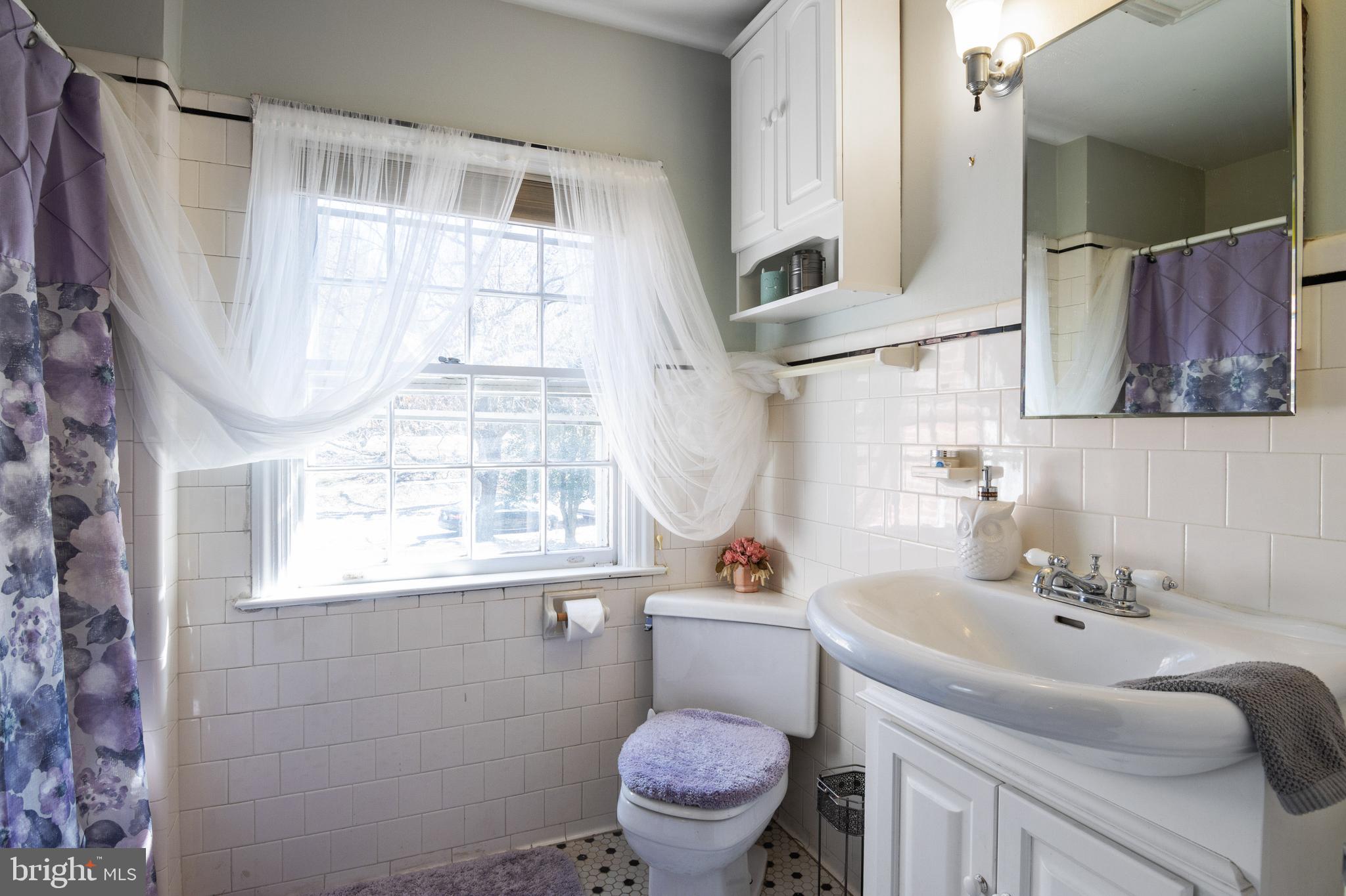 4128 Westview Road Baltimore, MD 21218 - Photo 17 of 37 Full Bath