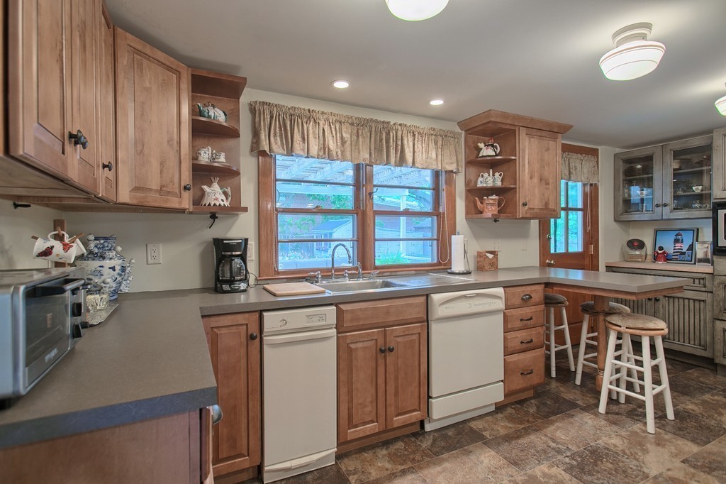 84 Standish Road Haverhill, MA 01832 - Photo 6 of 28 Gallery Image 6