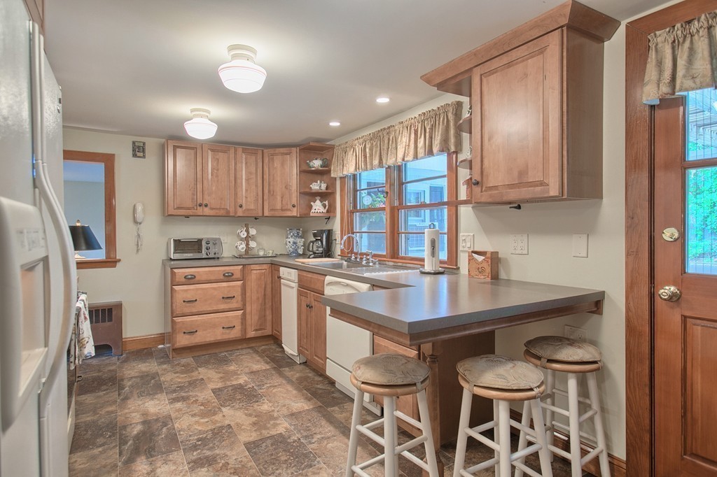84 Standish Road Haverhill, MA 01832 - Photo 7 of 28 Gallery Image 7