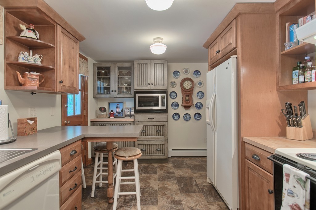 84 Standish Road Haverhill, MA 01832 - Photo 8 of 28 Gallery Image 8