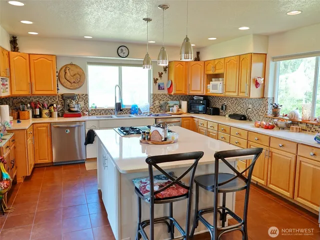 $649,000 | 801 Hassalo Avenue Southeast, Ocean Shores, WA 98569