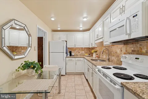 $424,000 | 601 Montgomery Avenue, Unit 204, Bryn Mawr, PA 19010